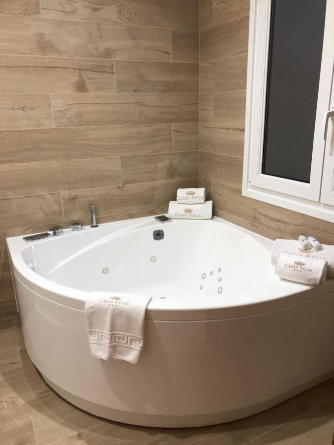 Luxury Apartment With Jacuzzi サンティアゴ・デ・コンポステーラ エクステリア 写真