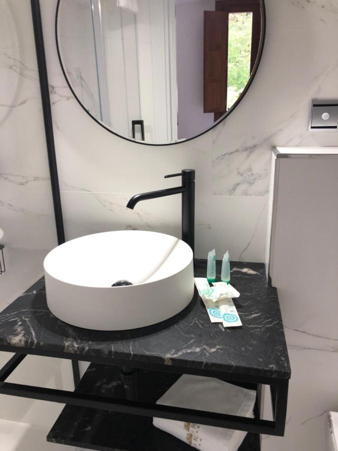 Luxury Apartment With Jacuzzi サンティアゴ・デ・コンポステーラ エクステリア 写真